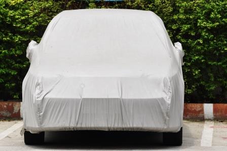 Invest in a good car cover when you are storing your car for a lengthy period of time. 