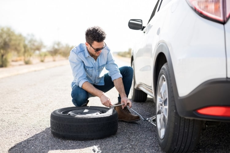 Having the right tools for changing a flat tire make all the difference.