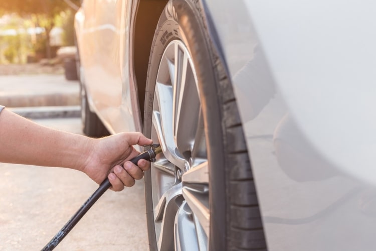 Tire air pressure varies with the seasons, so keeping an eye on it is important.