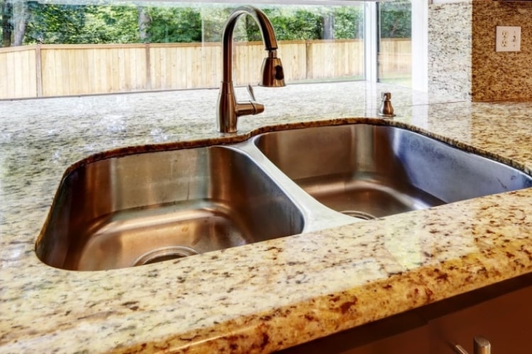 Knowing how to clean granite counter tops doesn’t have to be a difficult with TriNova Daily Granite Cleaner.