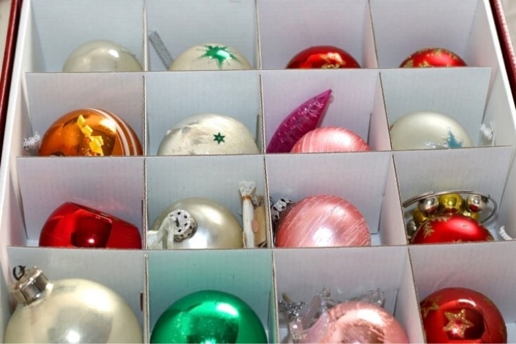 Check out these tips on how to avoid the mess and stay organized as you put your holiday decorations away.